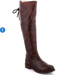 Bedstu tall two tone color boots.